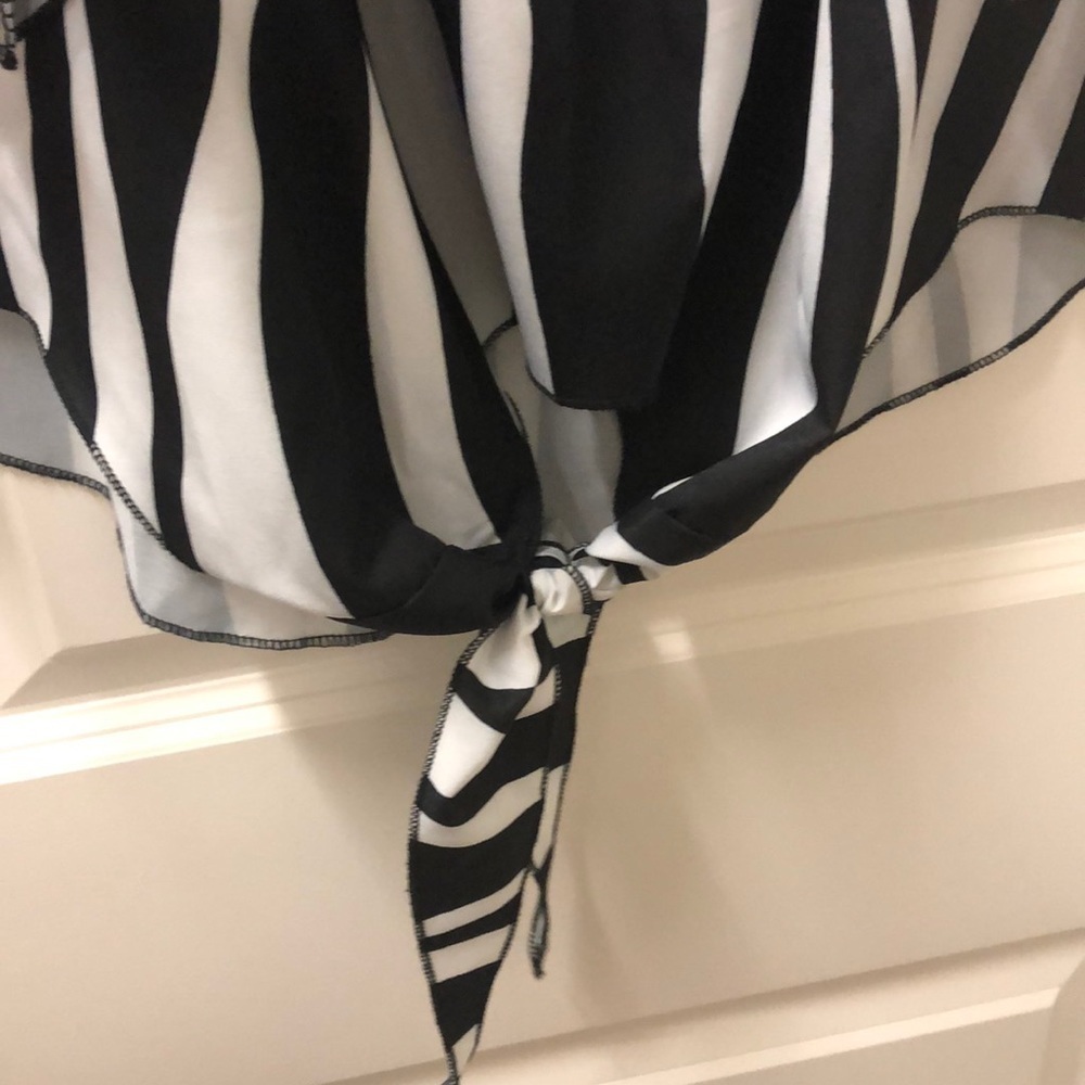 2/$30 Margeaux - Black & White Off Shoulder Blouse Size M | Tie Front Top - Picture 4 of 6